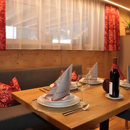 Maroi Hotel *
